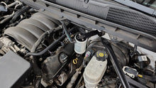 画像をギャラリービューアに読み込む, J&amp;L 14-18 Chevy Silverado 1500 / 14-18 GMC Sierra 1500 4.3L V6 Oil Separator - Clear Anodized