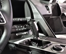 画像をギャラリービューアに読み込む, 2017_corvette_c7_shifter.jpg