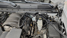 画像をギャラリービューアに読み込む, J&amp;L 14-18 Chevy Silverado 1500 / 14-18 GMC Sierra 1500 4.3L V6 Oil Separator - Clear Anodized