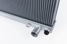 画像をギャラリービューアに読み込む, CSF 94-98 Nissan GT-R / GTS R33 High-Performance All-Aluminum Radiator - Black