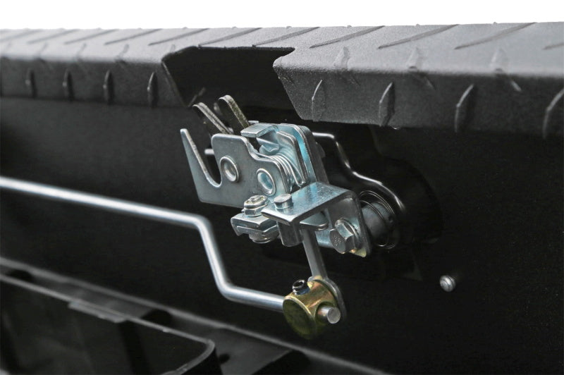 Dee Zee Universal Tool Box - Red Crossover - Single Lid Black BT Pull Handle (Low/Txt Blk)