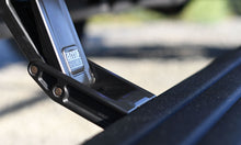 画像をギャラリービューアに読み込む, AMP Research 22-24 Chevrolet Silverado 1500 &amp; 2024 2500/3500 DC/CC PowerStep Smart Series