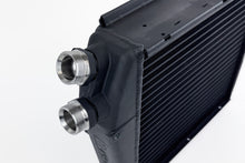 画像をギャラリービューアに読み込む, CSF Porsche 964/993 OEM+ Performance Fender Oil Cooler