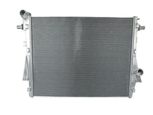 画像をギャラリービューアに読み込む, aFe 11-16 Ford F250/F350 Super Duty Power-Stroke V8 6.7L (td) BladeRunner Street Series Radiator