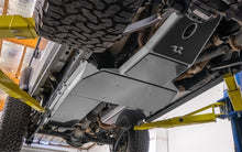 画像をギャラリービューアに読み込む, Rugged Ridge 18-23 Jeep Wrangler JLU 4dr Alum. Skid Plate for Gas Tank/Exhaust - Tex. Blk