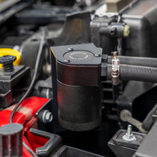 画像をギャラリービューアに読み込む, Mishimoto 2025+ RAM 1500 3.0L Hurricane Baffled Oil Catch Can Kit - Black