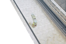 画像をギャラリービューアに読み込む, Dee Zee Universal Tool Box - Specialty Wheel Well BT Alum (Driver Side)