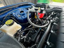 画像をギャラリービューアに読み込む, J&amp;L 24+ Ford Mustang 5.0L (w/ Whipple Supercharger) Oil Separator - 3.0 CCV Side Black Anodized