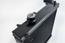 画像をギャラリービューアに読み込む, CSF 03-07 Mitsubishi Lancer EVO 7/8/9 1/2 Size Radiator - Black