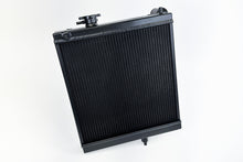 画像をギャラリービューアに読み込む, CSF 03-07 Mitsubishi Lancer EVO 7/8/9 1/2 Size Radiator - Black