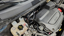 画像をギャラリービューアに読み込む, J&amp;L 17-25 Chrysler Pacifica/20-25 Chrysler Voyager Oil Separator PCV Side - Black Anodized
