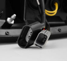 画像をギャラリービューアに読み込む, AlphaRex 97-03 Ford F150 / 99-16 Ford F250/F350/F450/F550 LUXX-Series LED Tail Lights - Black/Red