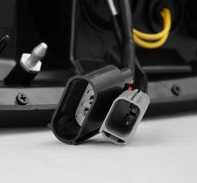 画像をギャラリービューアに読み込む, AlphaRex 97-03 Ford F150 / 99-16 Ford F250/F350/F450/F550 LUXX-Series LED Tail Lights - Alpha-Black