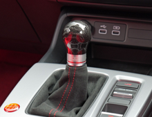 画像をギャラリービューアに読み込む, HKS Honda Civic Type R FL5 Carbon Fiber Shift Knob