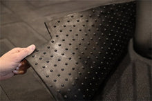 画像をギャラリービューアに読み込む, Dee Zee 19-23 Chevrolet Silverado Heavyweight Bed Mat - Custom Fit 5 1/2Ft Bed (X Pattern)