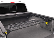 画像をギャラリービューアに読み込む, Roll-N-Lock 15-18 Ford F-150 XSB 65-5/8in Cargo Manager