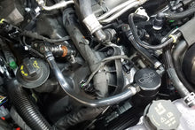 画像をギャラリービューアに読み込む, J&amp;L 2018-2023 Ford Mustang GT Passenger Side Oil Separator 3.0 - Black Anodized