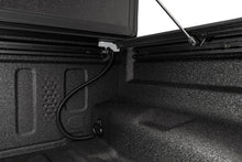 画像をギャラリービューアに読み込む, Rugged Ridge Armis Hard Folding With LINE-X Bed Cover 2020 JT
