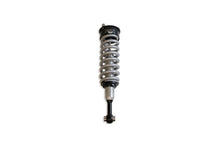 画像をギャラリービューアに読み込む, MaxTrac 19-22 Chevrolet Silverado 2WD/4WD 0-2.5in Front FOX 2.0 Performance Coilover - Single