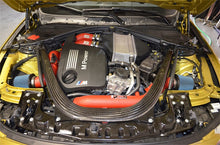 画像をギャラリービューアに読み込む, Injen 15-16 BMW M3(F80)/M4 (F82/83) 3.0L L6 Twin Turbo 2PC Aluminum Int. Charge Pipe - Wrinkle Red