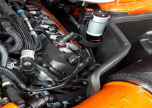 画像をギャラリービューアに読み込む, J&amp;L 2011-2017 Ford Mustang GT Driver Side Oil Separator 3.0 - Clear Anodized