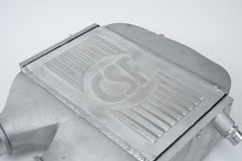 画像をギャラリービューアに読み込む, CSF 2014+ BMW M3/M4 (F8X) Top Mount Charge-Air-Cooler - Raw Finish