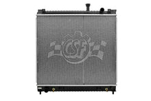 画像をギャラリービューアに読み込む, CSF 04-10 Infiniti QX56 5.6L OEM Plastic Radiator