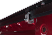 画像をギャラリービューアに読み込む, Tonno Pro 14-19 Chevy Silverado 1500 5.8ft Fleetside Lo-Roll Tonneau Cover