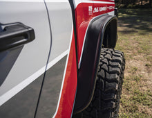 画像をギャラリービューアに読み込む, Bushwacker 2020 Jeep Gladiator Launch Edition Flat Style Flares 4pc - Black