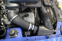 画像をギャラリービューアに読み込む, JLT 03-04 Ford Mustang Mach 1 Black Textured Ram Air Intake Kit w/Red Filter w/Shaker Hook Up