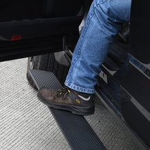画像をギャラリービューアに読み込む, RealTruck 07-21 Toyota Tundra CC 4dr VoltStep Electric Running Board Kit - Tex. Blk