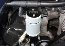 画像をギャラリービューアに読み込む, J&amp;L 99-04 Ford Mustang GT Passenger Side Oil Separator 3.0 - Clear Anodized