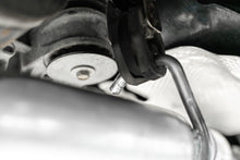 画像をギャラリービューアに読み込む, MBRP 15-16 Dodge Challenger 5.7L HEMI SS 3in Quad Split Rear Exit w/ Carbon Fiber Tips - T304