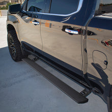 画像をギャラリービューアに読み込む, RealTruck 19-25 Chevy Silverado 1500 CC 4dr VoltStep Electric Running Board Kit - Tex. Blk