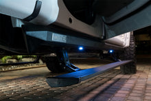 画像をギャラリービューアに読み込む, AMP Research 20-23 Chevy Silverado 1500 Crew Cab PowerStep XL - Black (Incl OEM Style Illumination)