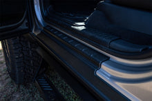 画像をギャラリービューアに読み込む, Bushwacker 2021 Ford Bronco 2 Door Trail Armor Rocker Panel - Black