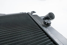 画像をギャラリービューアに読み込む, CSF Ferrari F355 High Performance All-Aluminum Radiator - Left