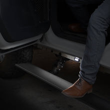 画像をギャラリービューアに読み込む, RealTruck 15-24 Ford F-150 CC 4dr VoltStep Electric Running Board Kit - Tex. Blk