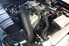 画像をギャラリービューアに読み込む, JLT 99-01 Ford Mustang SVT Cobra Black Textured Cold Air Intake Kit w/Red Filter