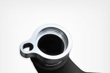 画像をギャラリービューアに読み込む, Injen 15-16 BMW M3(F80)/M4 (F82/83) 3.0L L6 Twin Turbo 2PC Aluminum Int. Charge Pipe - Wrinkle Black