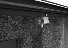画像をギャラリービューアに読み込む, Roll-N-Lock 2021 Ford F-150 67.1in E-Series Retractable Tonneau Cover