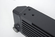 画像をギャラリービューアに読み込む, CSF Universal Single-Pass Oil Cooler - M22 x 1.5 Connections 22x4.75x2.16