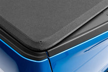 画像をギャラリービューアに読み込む, Lund 04-12 Chevy Colorado (5ft. Bed) Genesis Elite Tri-Fold Tonneau Cover - Black