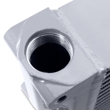 画像をギャラリービューアに読み込む, Mishimoto Heavy-Duty Oil Cooler - 10in. Same-Side Outlets - Silver