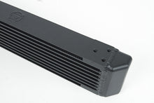画像をギャラリービューアに読み込む, CSF Universal Single-Pass Oil Cooler - M22 x 1.5 Connections 22x4.75x2.16