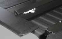 画像をギャラリービューアに読み込む, Roll-N-Lock 15-18 Chevy Colorado/Canyon LB 71-1/2in M-Series Retractable Tonneau Cover