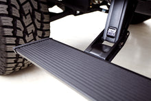 画像をギャラリービューアに読み込む, AMP Research 20-23 Jeep Gladiator (Launch/Overlnd/Rubicon/Sport/Sport S) PowerStep Xtreme - Black
