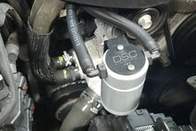 画像をギャラリービューアに読み込む, J&amp;L 16-17 Chevrolet SS 6.2L Passenger Side Oil Separator 3.0 - Clear Anodized