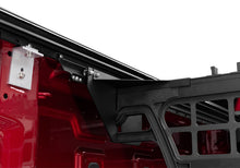 画像をギャラリービューアに読み込む, Roll-N-Lock 07-13 Chevy Silverado/Sierra SB 77-5/16in Cargo Manager